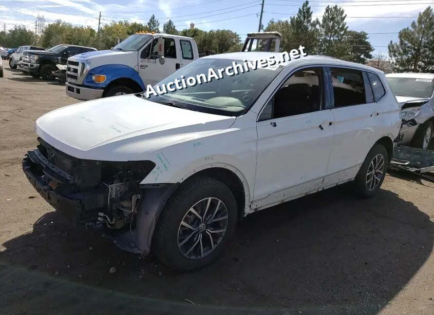 VOLKSWAGEN TIGUAN SE 2020 VIN: 3VV2B7AX0LM071015