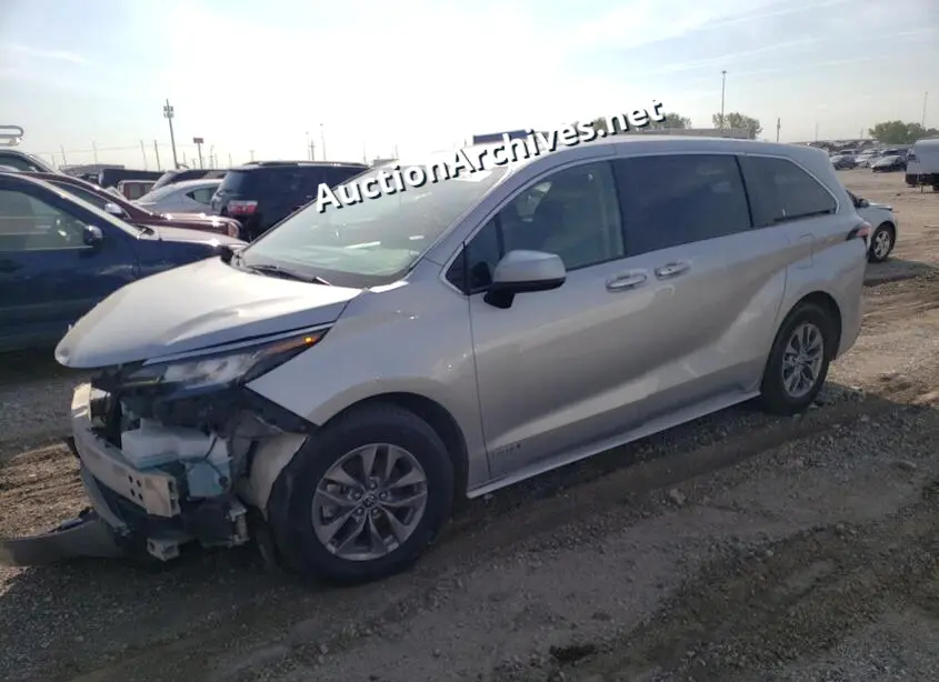 TOYOTA SIENNA LE 2021 VIN: 5TDKSKFC5MS036284