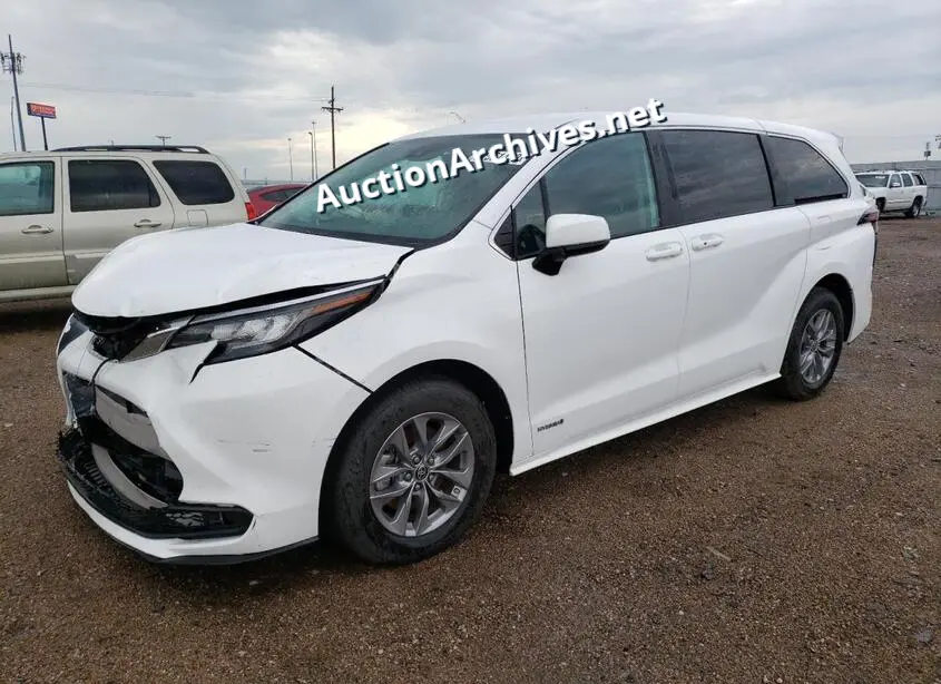 TOYOTA SIENNA LE 2021 VIN: 5TDKRKEC0MS026274