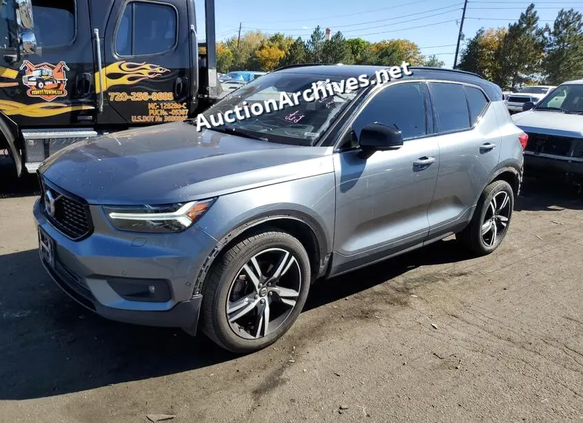 VOLVO XC40 T5 R- 2019 VIN: YV4162UM9K2061881