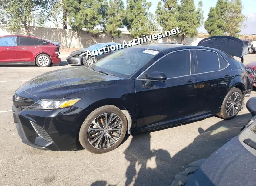 TOYOTA CAMRY L 2018 VIN: 4T1B11HK9JU070264