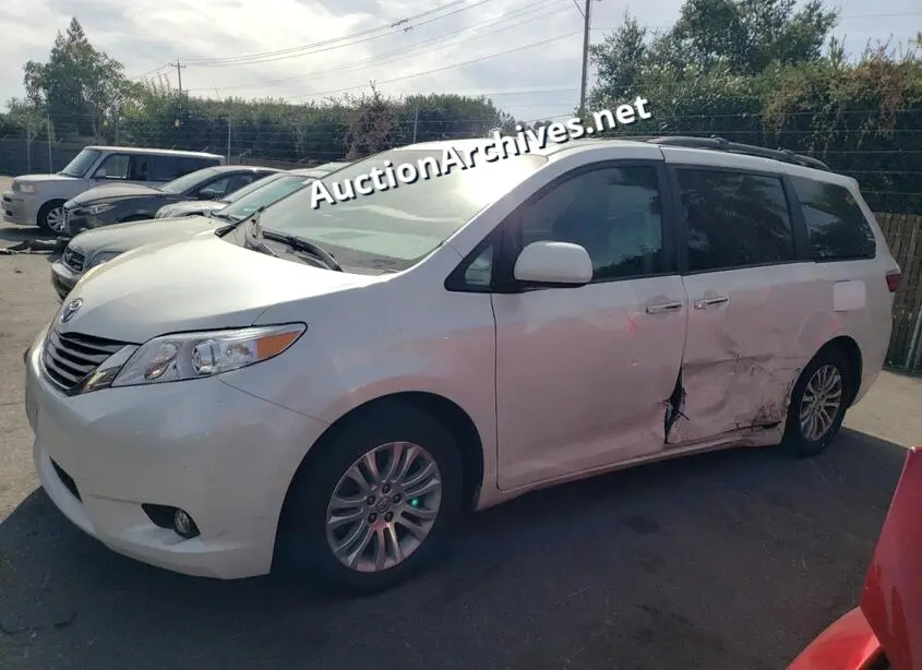 TOYOTA SIENNA XLE 2015 VIN: 5TDYK3DC5FS683659