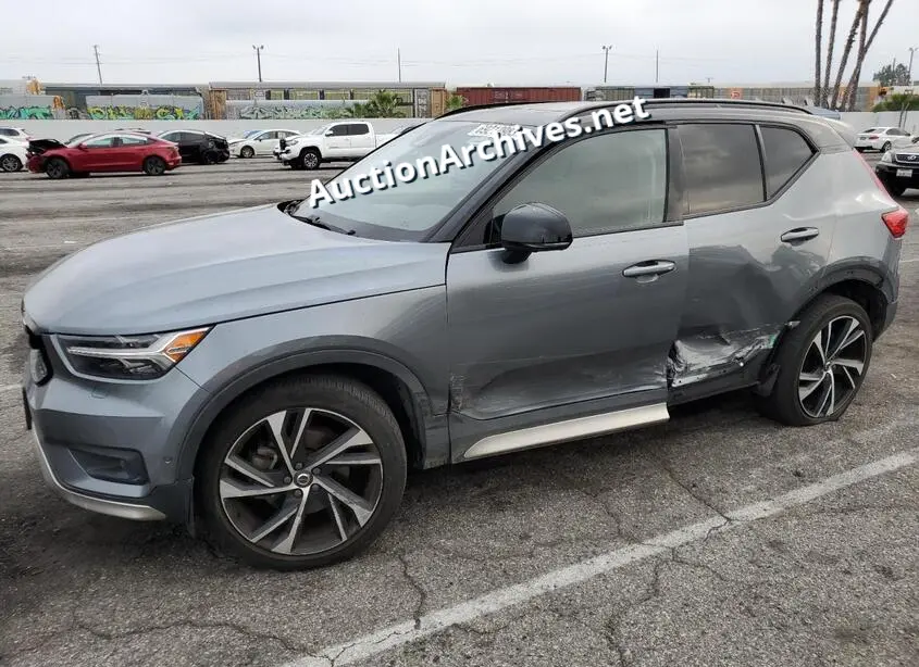 VOLVO XC40 T5 R- 2019 VIN: YV4162UM3K2080023